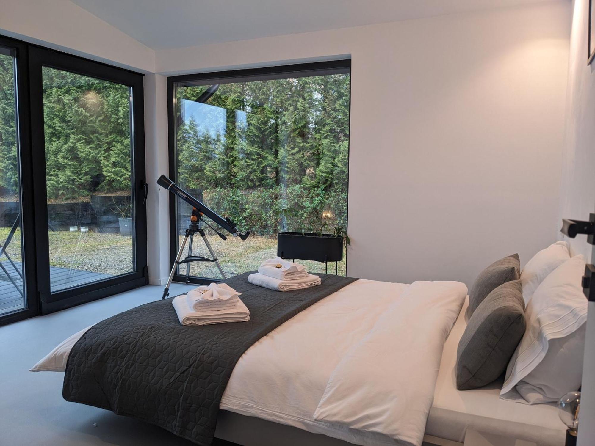 Black Walnut House With Indoor Outdoor Fireplace Izvoarele  エクステリア 写真