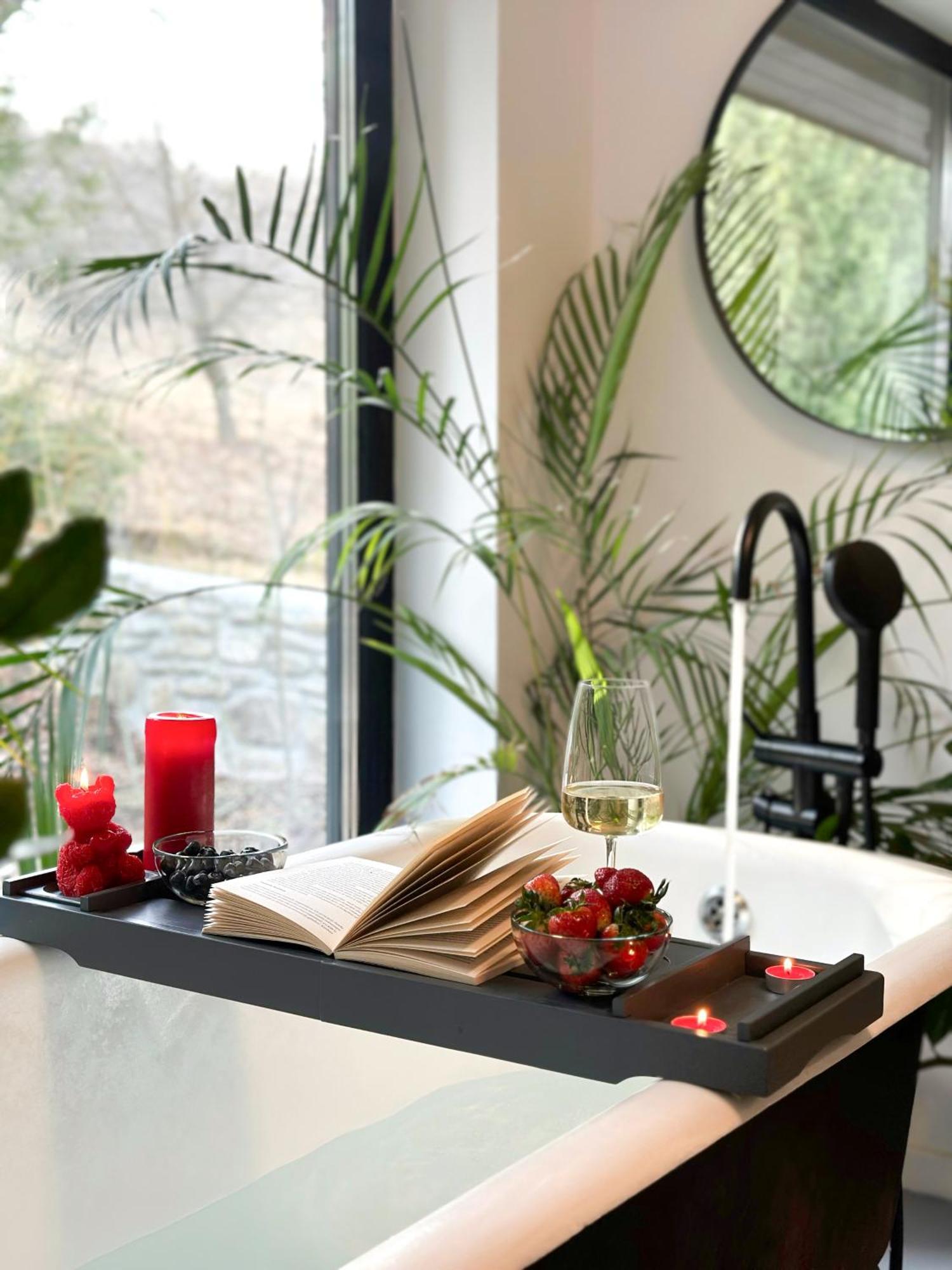 Black Walnut House With Indoor Outdoor Fireplace Izvoarele  エクステリア 写真